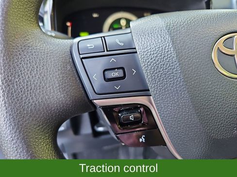 Used 2025 Toyota Camry SE FWD image 11