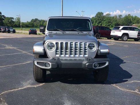 Used 2019 Jeep Wrangler Unlimited Sahara AWD/4WD image 4