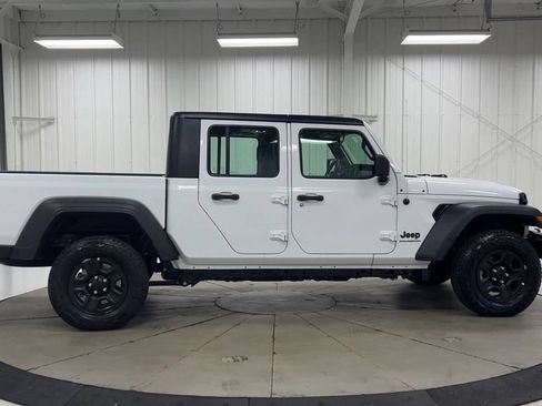 Used 2023 Jeep Gladiator Sport AWD/4WD image 9