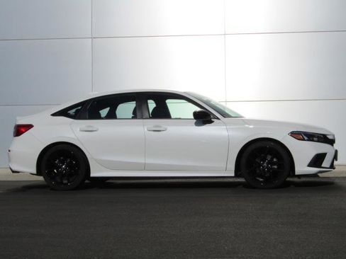 Used 2023 Honda Civic Sport image 4