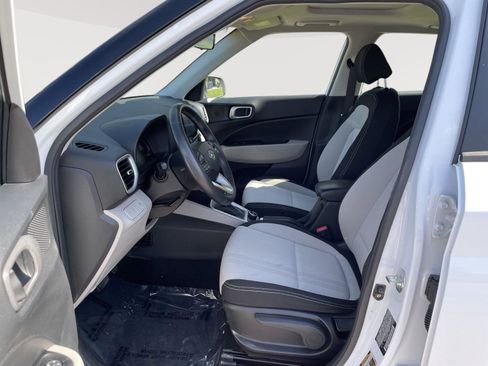 Used 2024 Hyundai Venue SEL FWD image 21