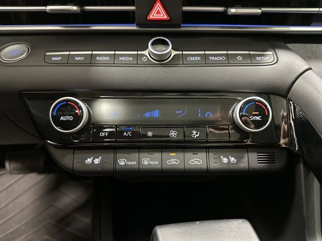 Used 2025 Hyundai Elantra Limited FWD image 25