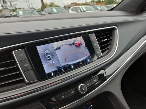 Used 2024 Buick Enclave Premium image 29