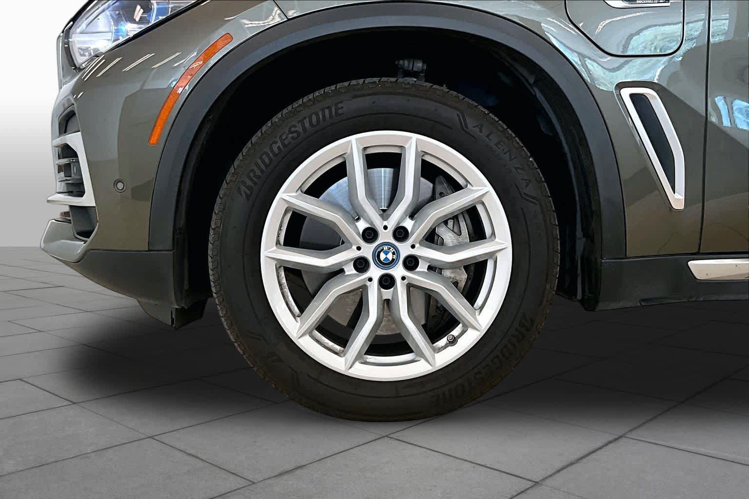 Used 2023 BMW X5 xDrive45e w/ Executive Package AWD/4WD image 10