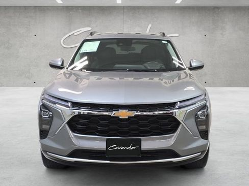 Used 2025 Chevrolet Trax LT w/ Driver Confidence Package image 18