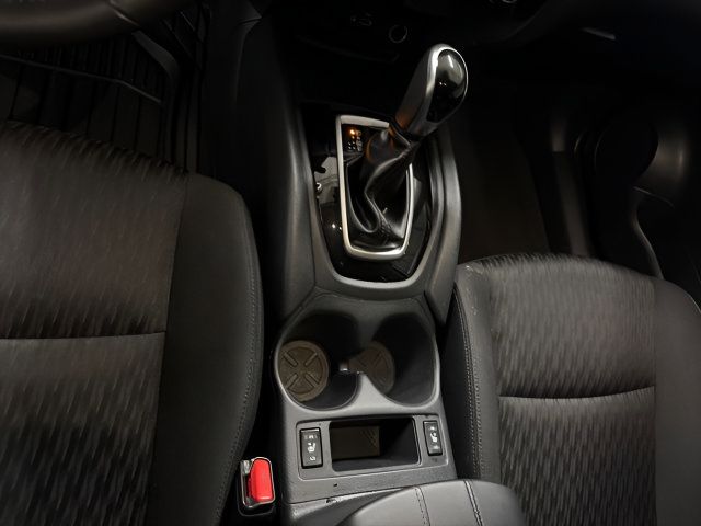 Used 2019 Nissan Rogue SV AWD/4WD image 17