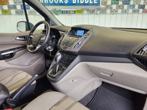 Used 2015 Ford Transit Connect XLT image 2