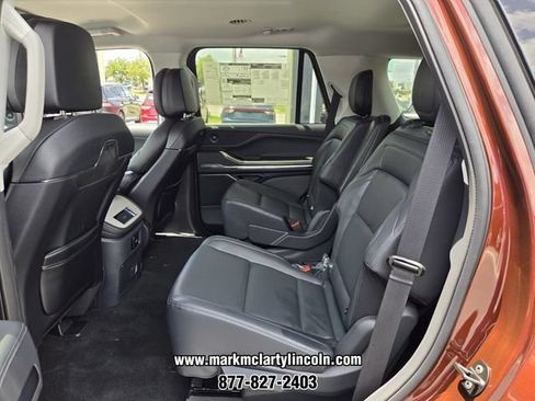 New 2027 Lincoln Navigator Premiere AWD/4WD image 9
