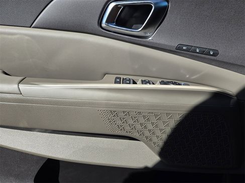 New 2026 Kia Carnival EX image 16