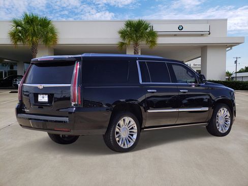 Used 2019 Cadillac Escalade ESV Platinum AWD/4WD image 4