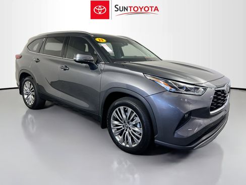 Used 2023 Toyota Highlander Platinum FWD image 1