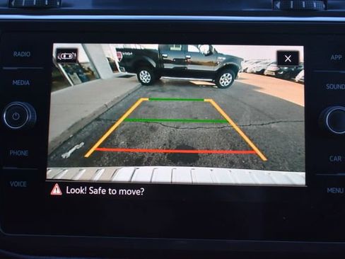 Used 2023 Volkswagen Tiguan SE image 28