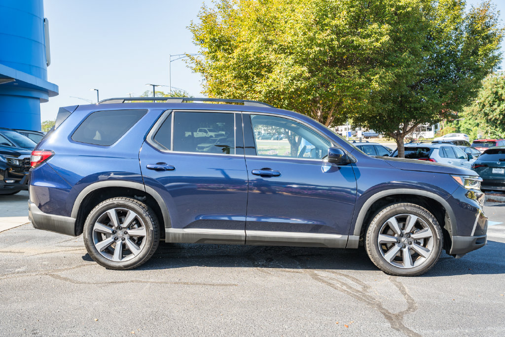 Used 2023 Honda Pilot Elite image 3