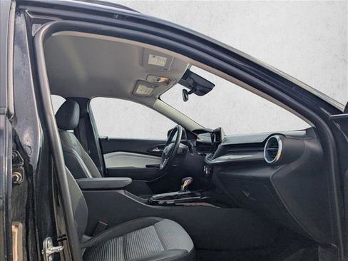 Used 2024 Chevrolet Trax LT w/ Driver Confidence Package image 15