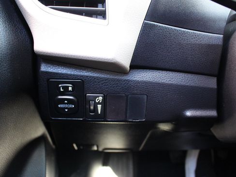 Used 2016 Toyota Corolla LE image 27