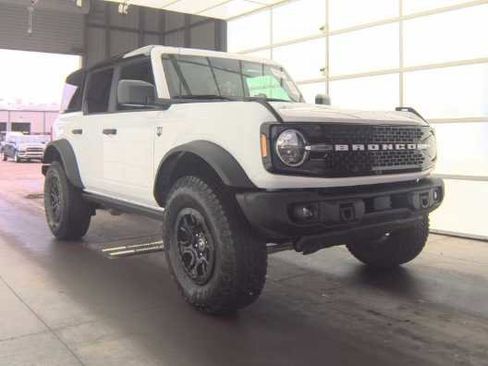 Used 2025 Ford Bronco Big Bend w/ Black Diamond Package image 3