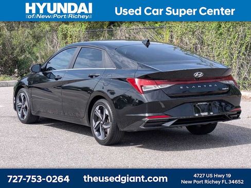 Certified 2023 Hyundai Elantra Limited FWD image 3