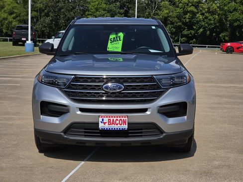 Used 2024 Ford Explorer XLT AWD/4WD image 2