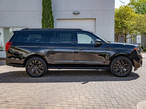 Used 2025 Ford Expedition Max Platinum w/ Stealth Appearance Package AWD/4WD image 4
