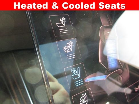 Used 2025 Cadillac Escalade Premium Luxury w/ Touring Package image 18