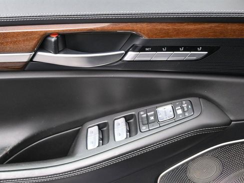 Used 2017 Genesis G90 3.3T Premium image 8