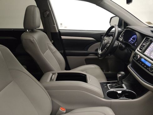 Used 2019 Toyota Highlander XLE AWD/4WD image 21