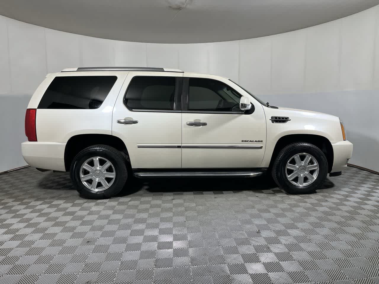 Used 2010 Cadillac Escalade AWD image 9