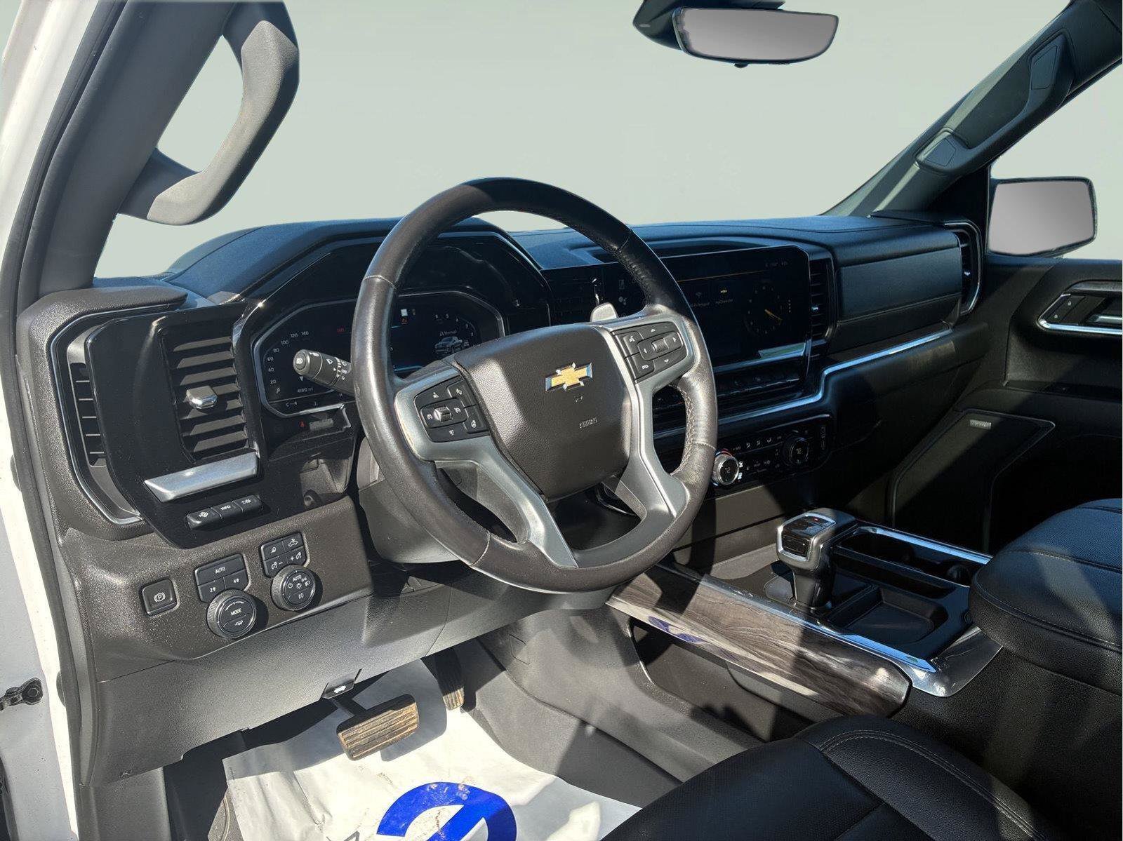 Used 2023 Chevrolet Silverado 1500 LTZ w/ LTZ Premium Package AWD/4WD image 16