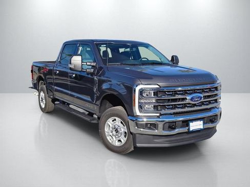 New 2026 Ford F250 XLT w/ XLT Premium Package AWD/4WD image 1