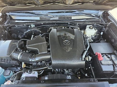 Used 2023 Toyota Tacoma TRD Off-Road image 9