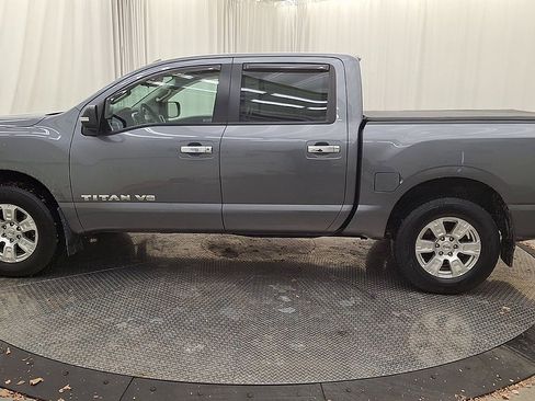 Used 2018 Nissan Titan SV image 8
