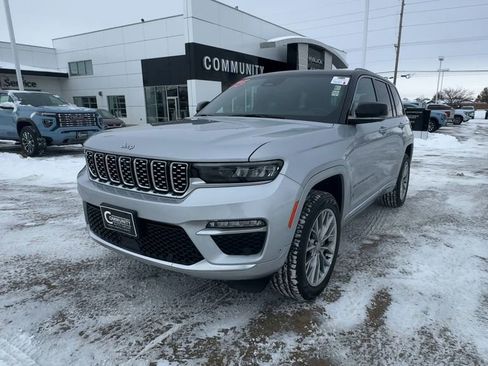Used 2025 Jeep Grand Cherokee Summit image 3