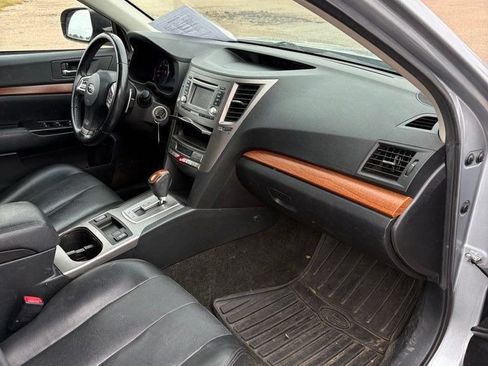 Used 2013 Subaru Outback 3.6R Limited w/ Moonroof Pkg AWD/4WD image 11