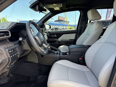 Used 2025 Toyota Tacoma Limited AWD/4WD image 11
