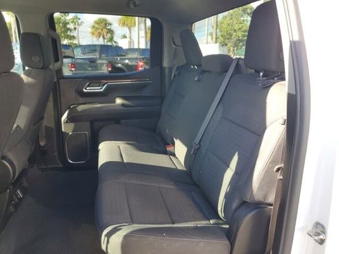 Used 2024 GMC Sierra 1500 SLE image 17
