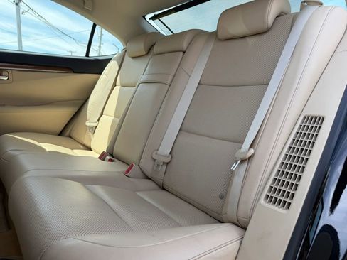 Used 2013 Lexus ES 300h w/ Luxury Pkg FWD image 12