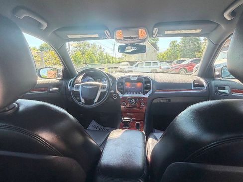 Used 2014 Chrysler 300 RWD image 31