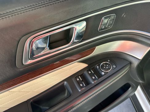 Used 2017 Ford Explorer Platinum image 13