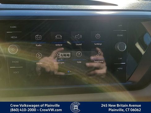 Certified 2022 Volkswagen Taos SE w/ Panoramic Sunroof Package image 6