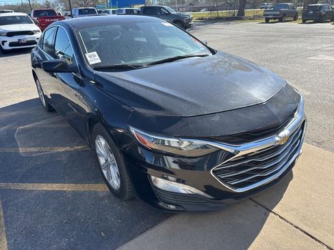 Used 2025 Chevrolet Malibu LT image 3