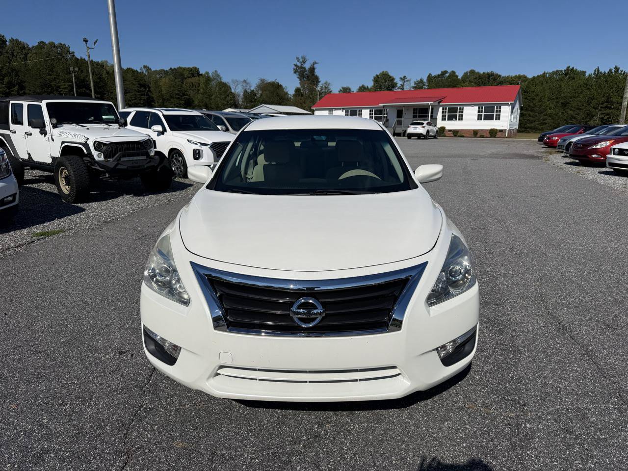 Used 2014 Nissan Altima 2.5 SV FWD image 2