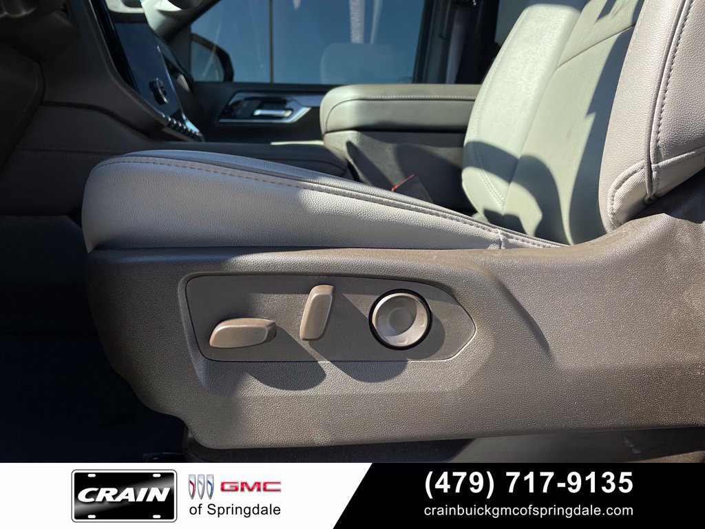 Used 2025 GMC Yukon Elevation w/ Elevation Premium Package AWD/4WD image 11