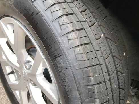 Used 2023 Jeep Grand Cherokee Limited image 13