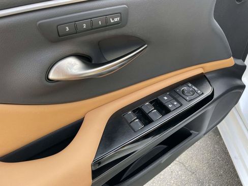 Used 2024 Lexus ES 350 w/ Premium Package image 27