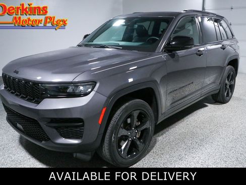 Used 2023 Jeep Grand Cherokee Altitude AWD/4WD image 1