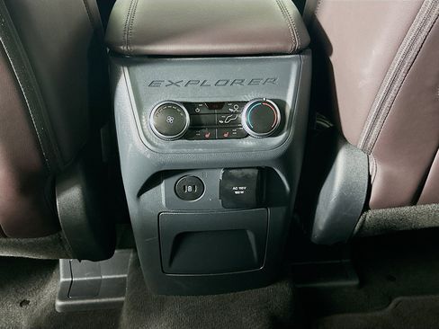 Used 2025 Ford Explorer Platinum w/ LUX Leather Package image 29