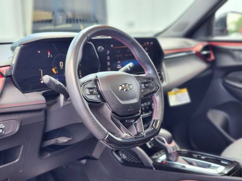 Used 2025 Chevrolet TrailBlazer RS w/ Convenience Package FWD image 17