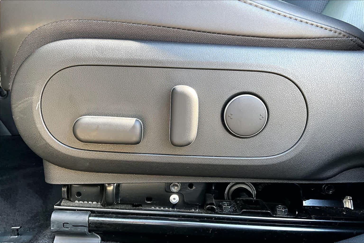 Used 2024 Hyundai Kona Limited FWD image 32