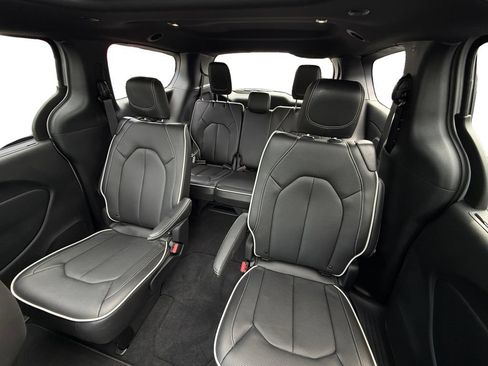 New 2026 Chrysler Pacifica Limited w/ S Appearance Package AWD/4WD image 24