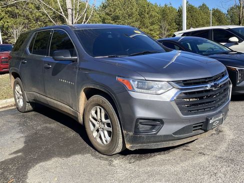 Used 2021 Chevrolet Traverse LS image 4